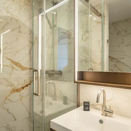 Apartment Le Semiramis 2 L Moderne L Shellter-rentals Saint-Tropez